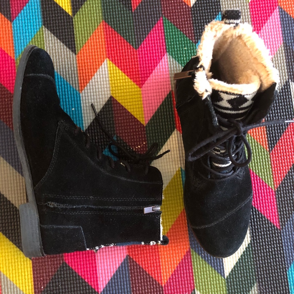 COMFY warm and cozy Toms booties